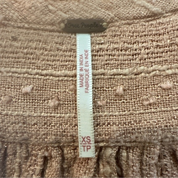 EUC - Free People Peach Sequin Embroidered Flutter Sleeve Woven top - size XS - Picture 9 of 9